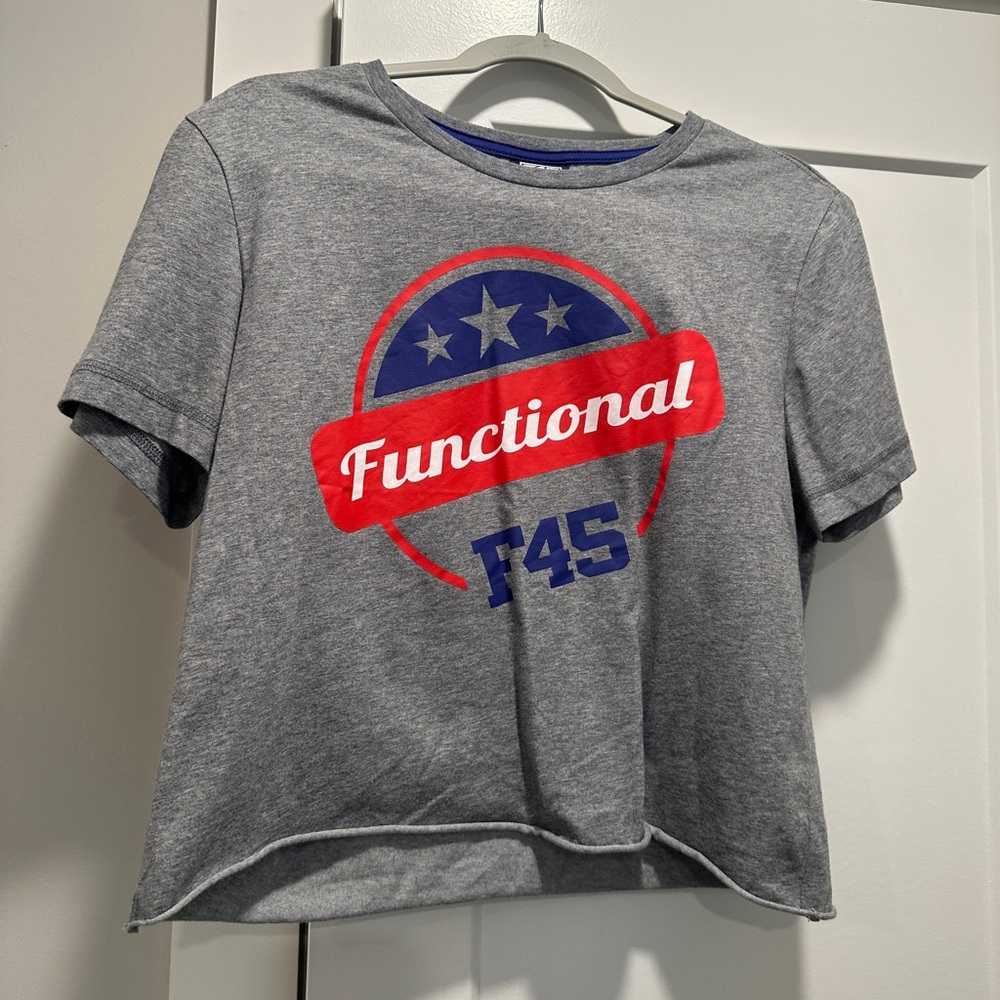 F45 cropped tee